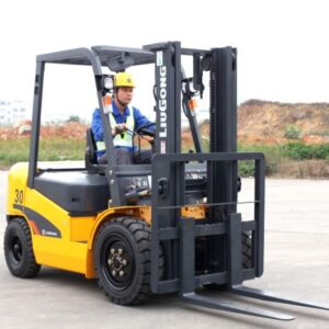 cần thuê xe nâng 2.5 tấn
